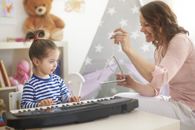 فواید موسیقی در رشد کودک